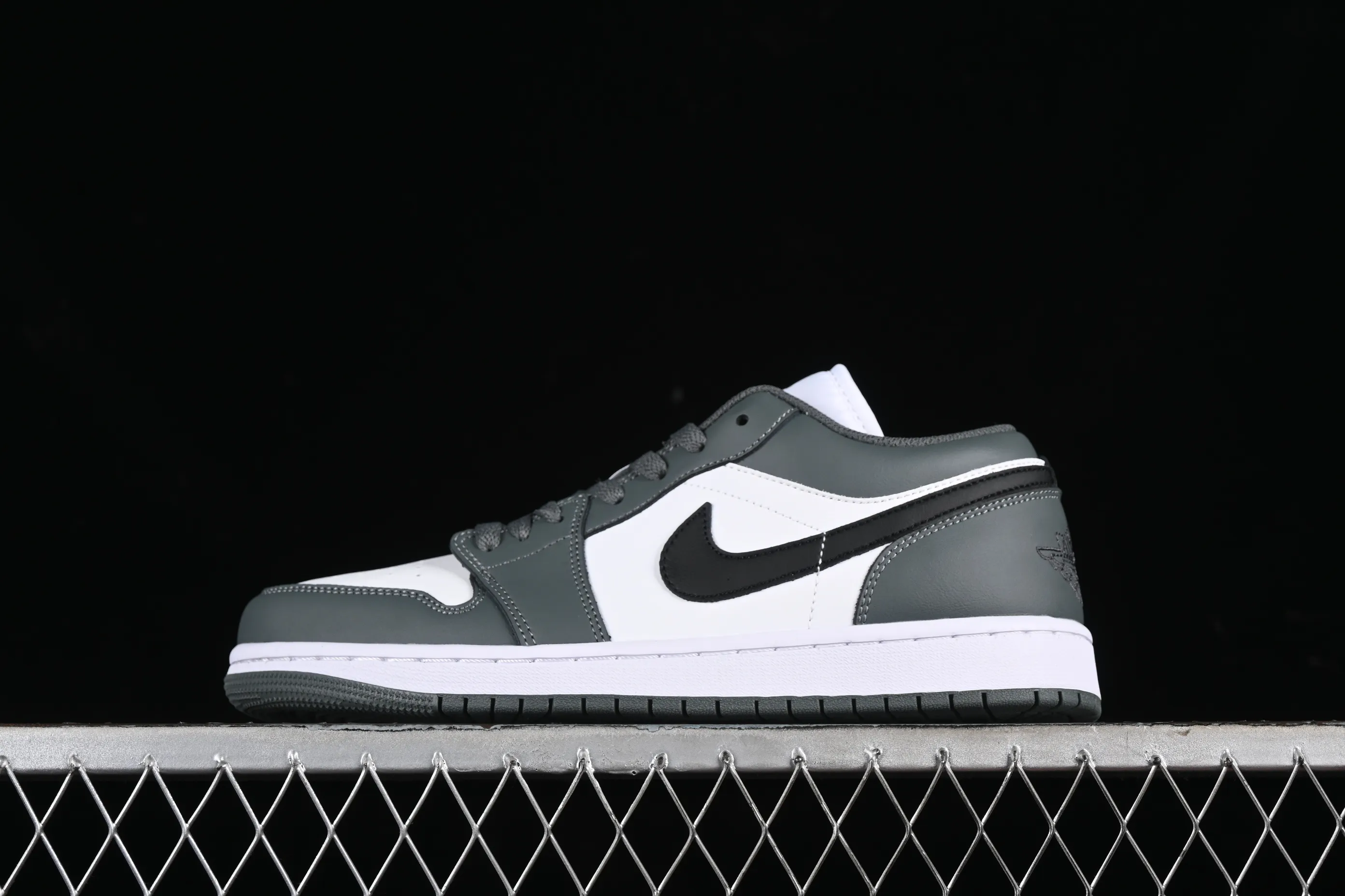 All categories Air Jordan Jordan series basketball shoes Air Jordan 1 Low Air Jordan 1 Low AJ1 Joe 1 black and gray low-top cultural basketball shoes 553560-152